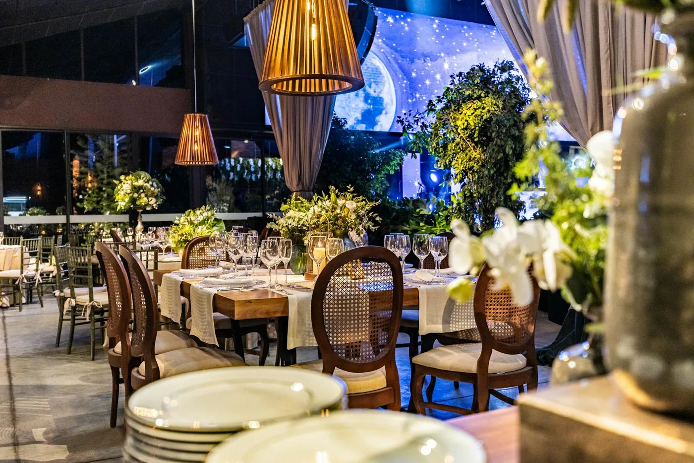 Toernooi-actie aan een Phartenaas-tafel